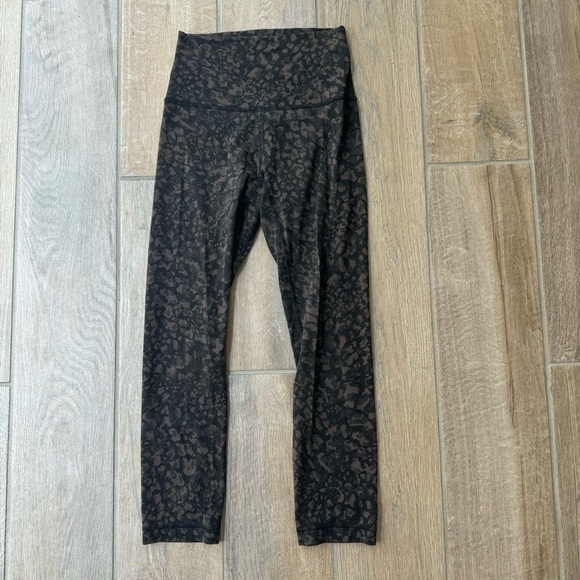 Lululemon Women’s Align Crop Leggings Wild Thing Camo 21” Size 2 - Picture 2 of 7